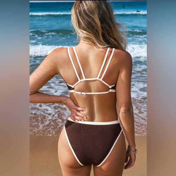 Cupshe Textured Glitter Cutout Bikini Top & High-Waisted Bottoms Set - Picture 2 of 4